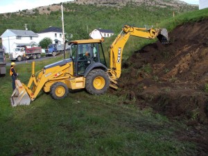 Enlèvement du sol contaminé dans une pente