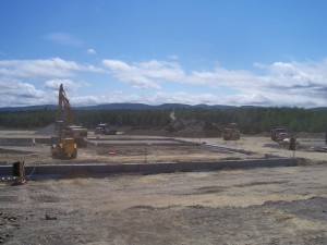 Travaux dans la zone des fondations de l’usine de pâles