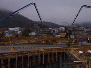 Bétonnage du viaduc avec la machine Gomaco